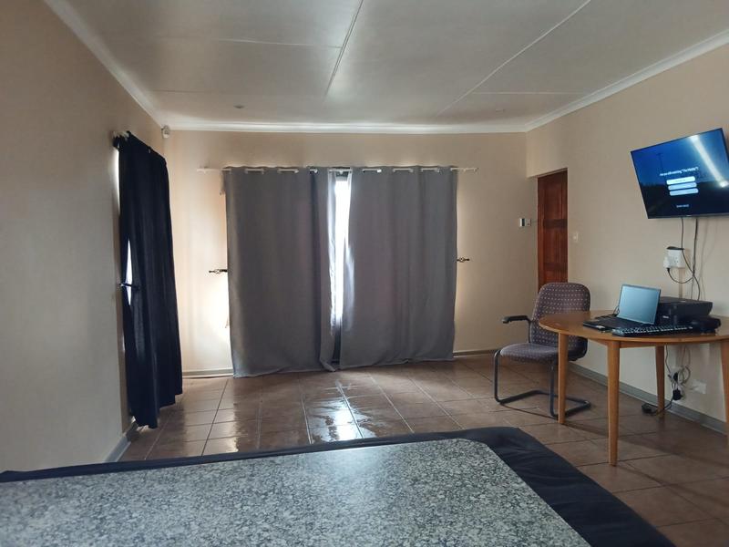 To Let 2 Bedroom Property for Rent in Heiderand Western Cape